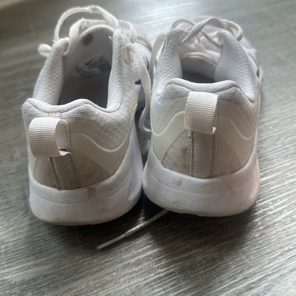 Nike Girls (size 4) tennis shoes - Picture 4 of 6